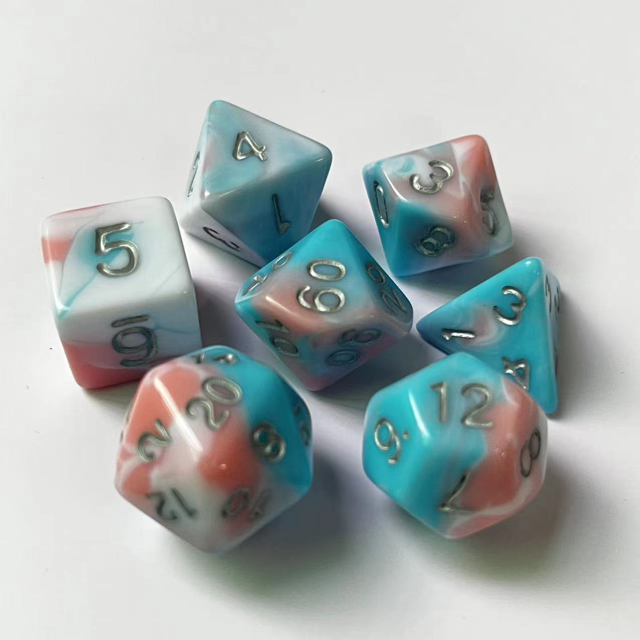 Four-color dice set 7pcs digital dice polyhedral resin dice set acrylic DND card game accessories