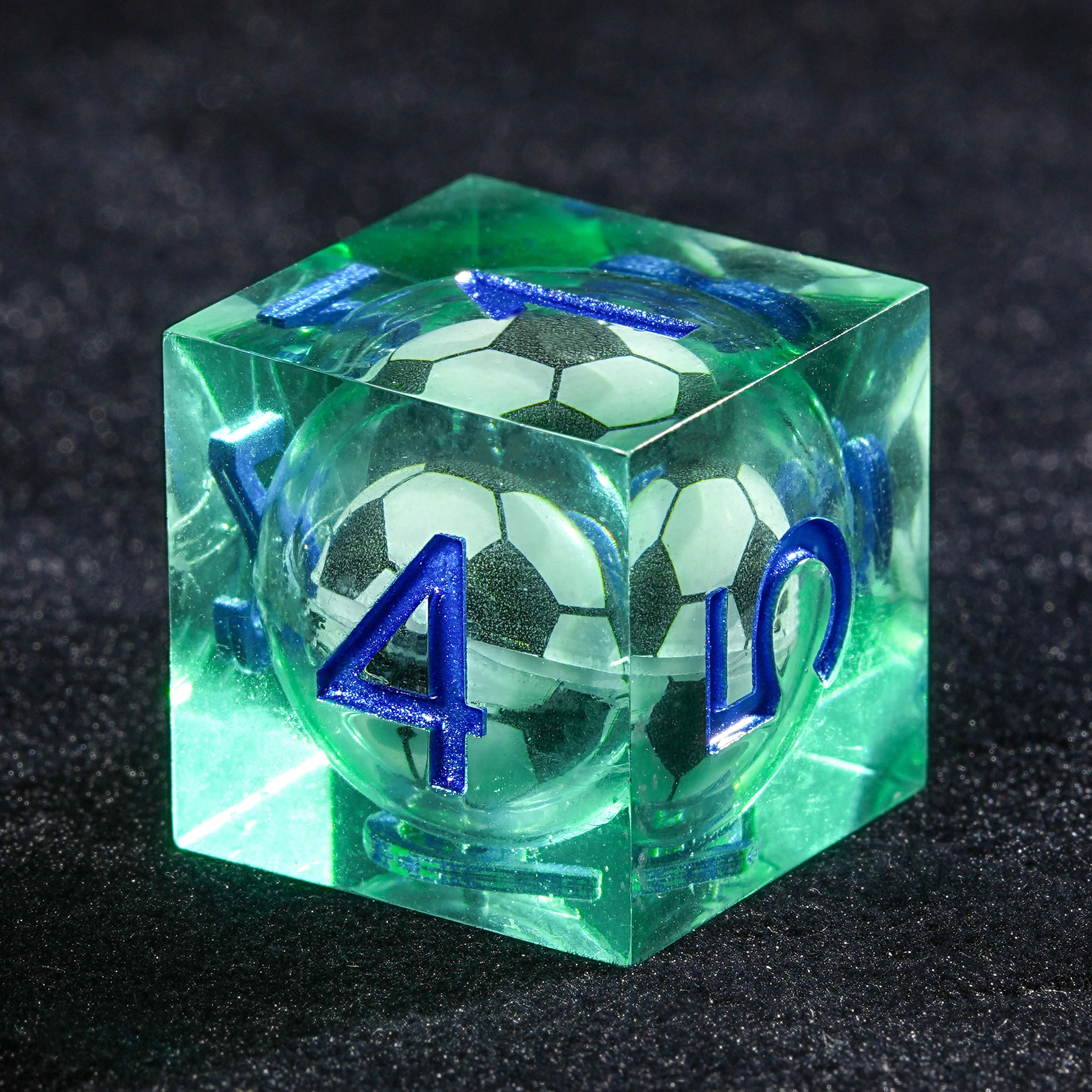 7Pcs Football Dice Green Resin Polyhedral Dice For DND Role Games Playing Collection Set