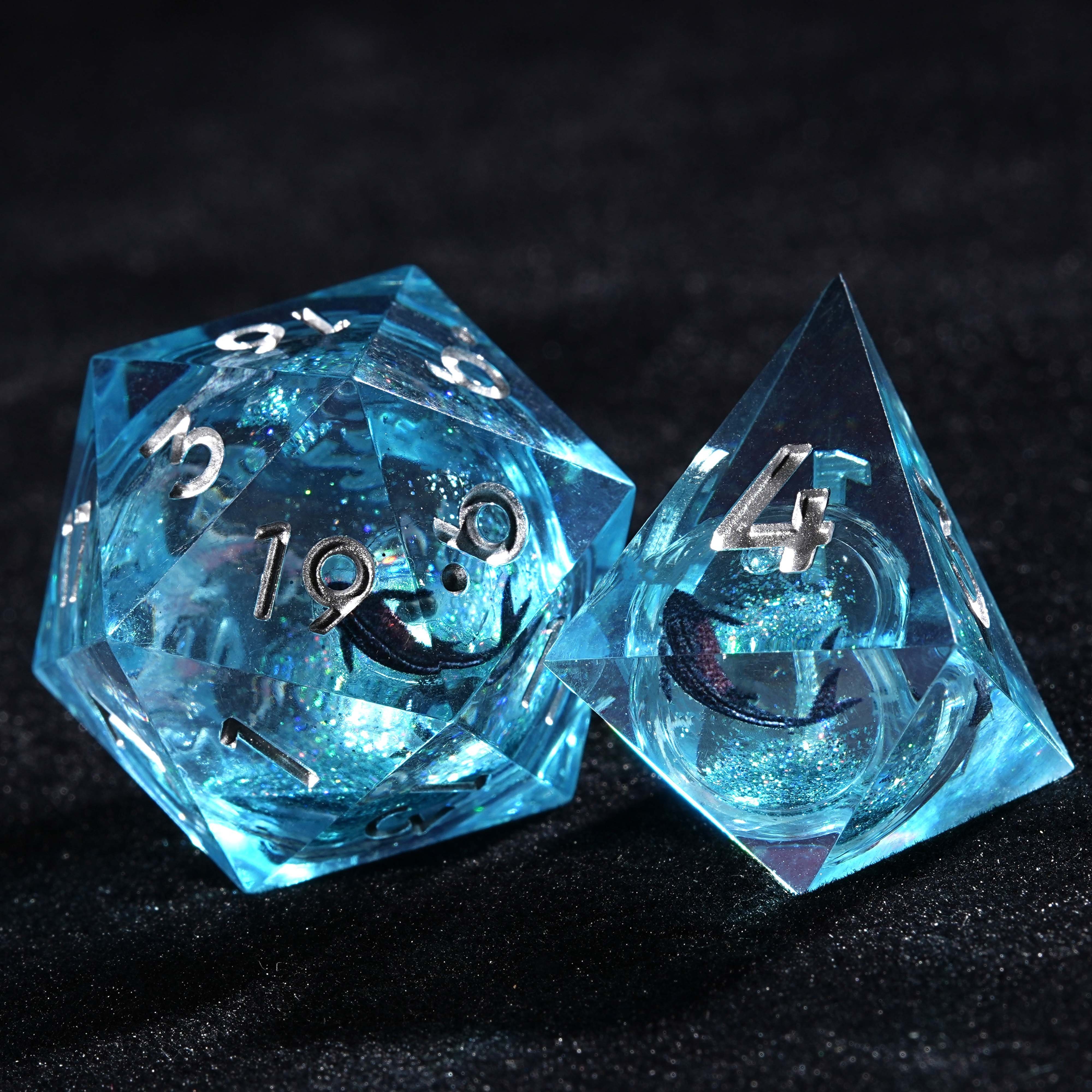 7Pcs Liquid Goldfish Dice Blue Resin Polyhedral Dice For DND Role Games Playing Collection Set