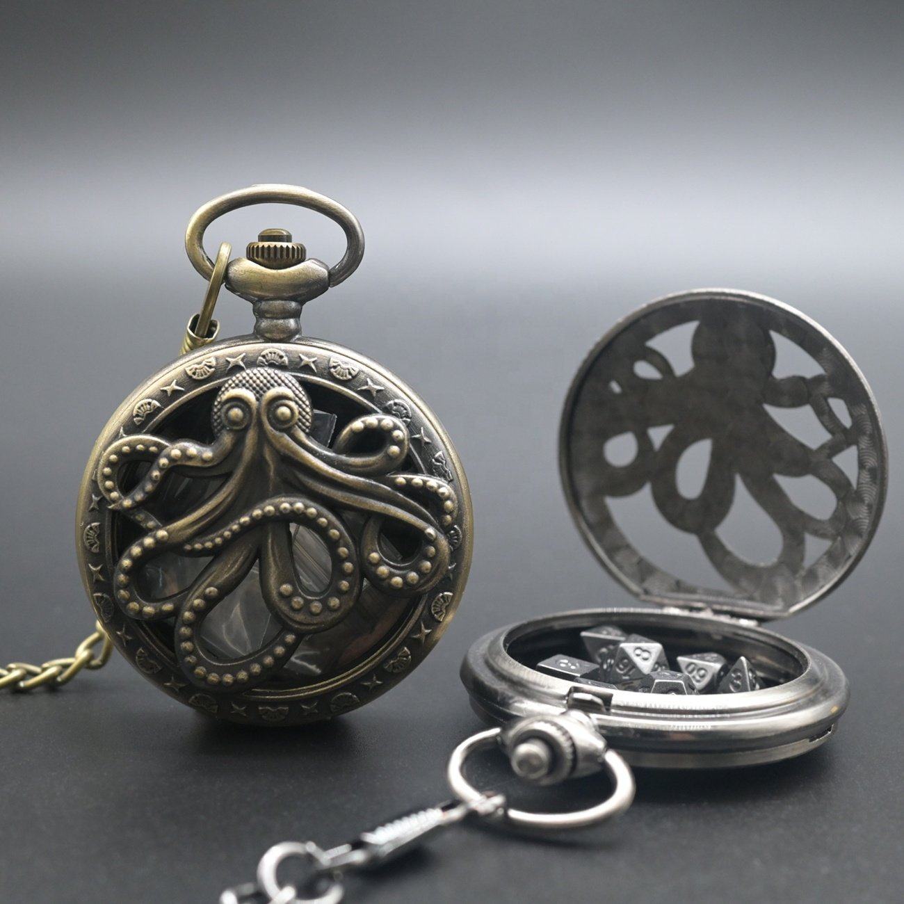 Wholesale DND Style Magnificent Portable Pocket Watch Metal Dice Box For Gifts
