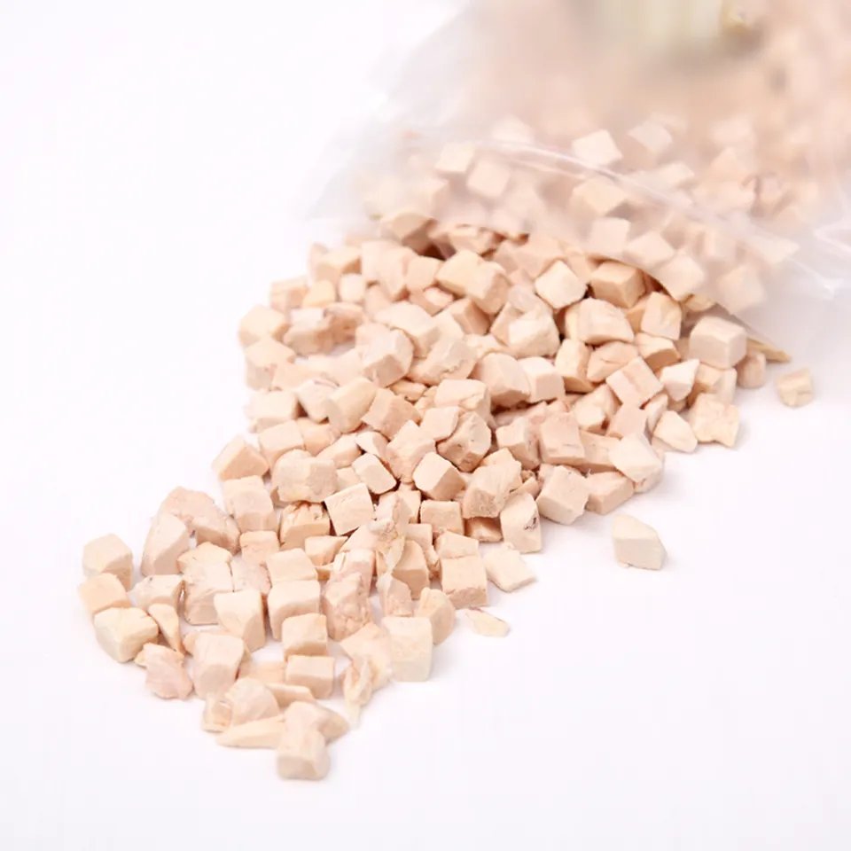 Factory Wholesale High Protein Healthy Freeze-Dried Chicken Meat Cube Delicious Freeze Dried Snack.
