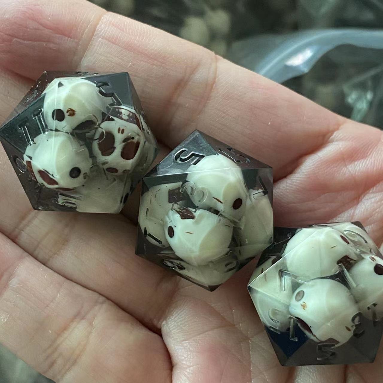 dnd resin dice custom set sharp edged resin dungeons and dragons dice d20 skulls custom dice