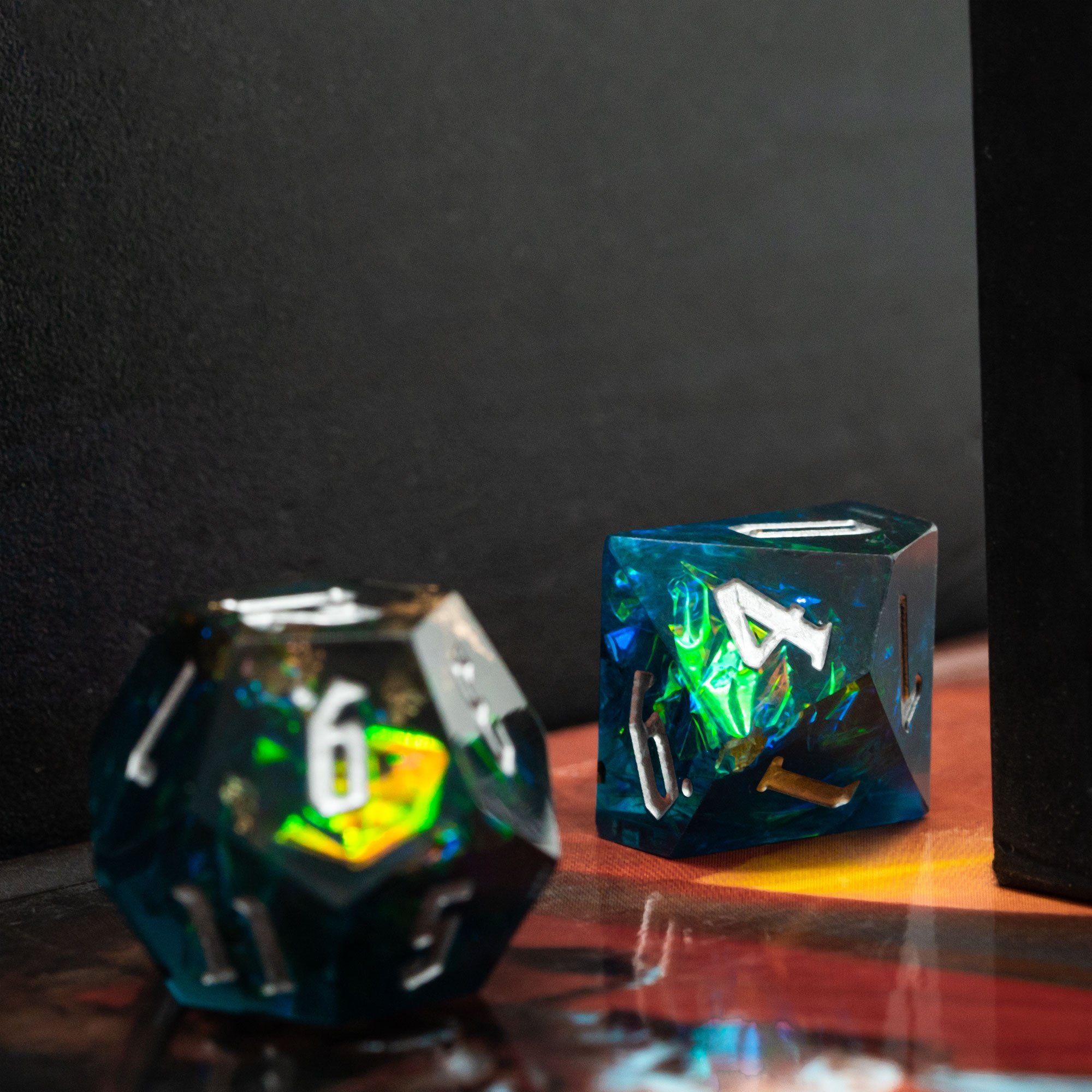 Udixi Sharp Edge Dice custom logo Dungeons and Dragons RPG Resin Dice Set Black&Blue