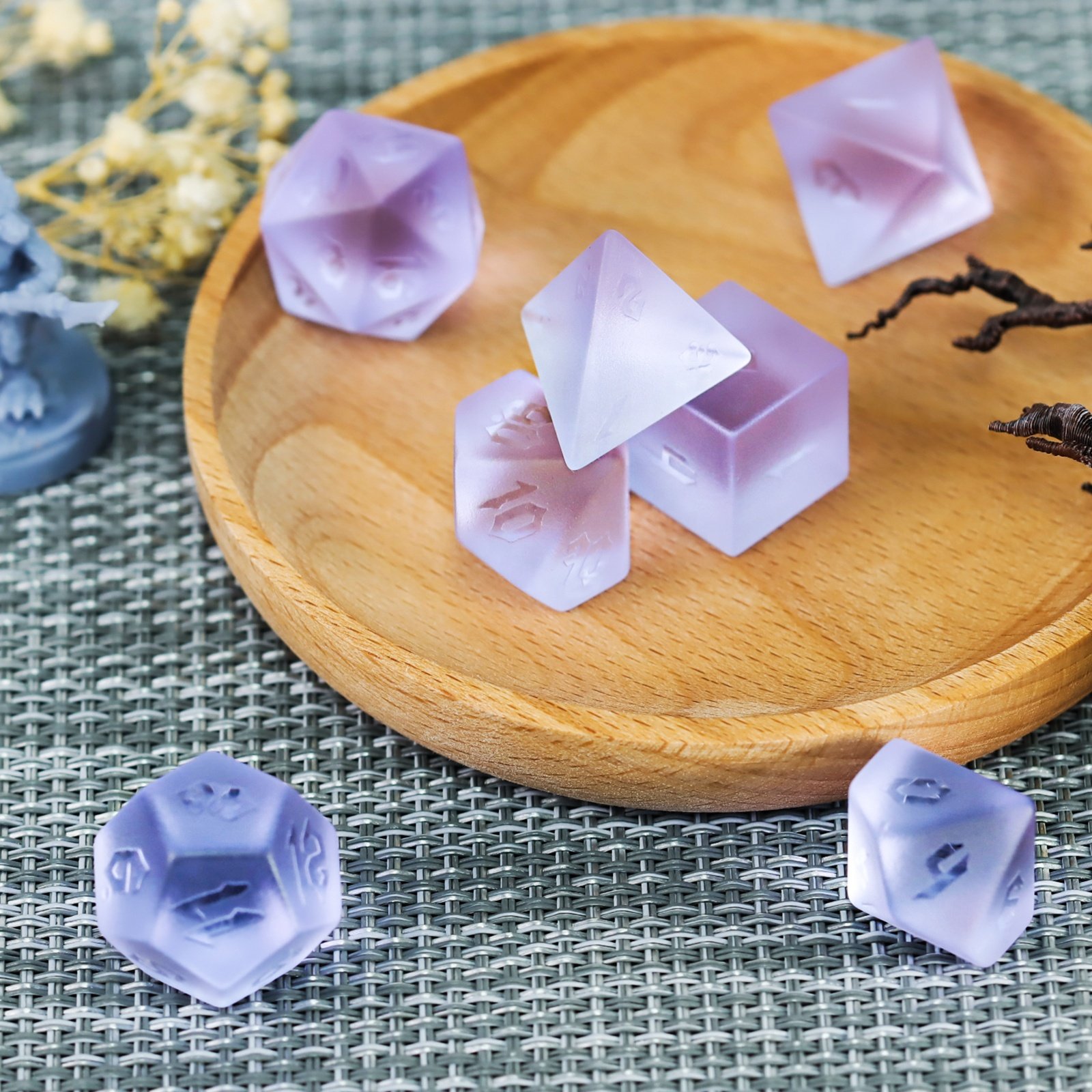 Factory wholesale customizable logo purple matte crystal dice set for Dungeons and Dragons RPG