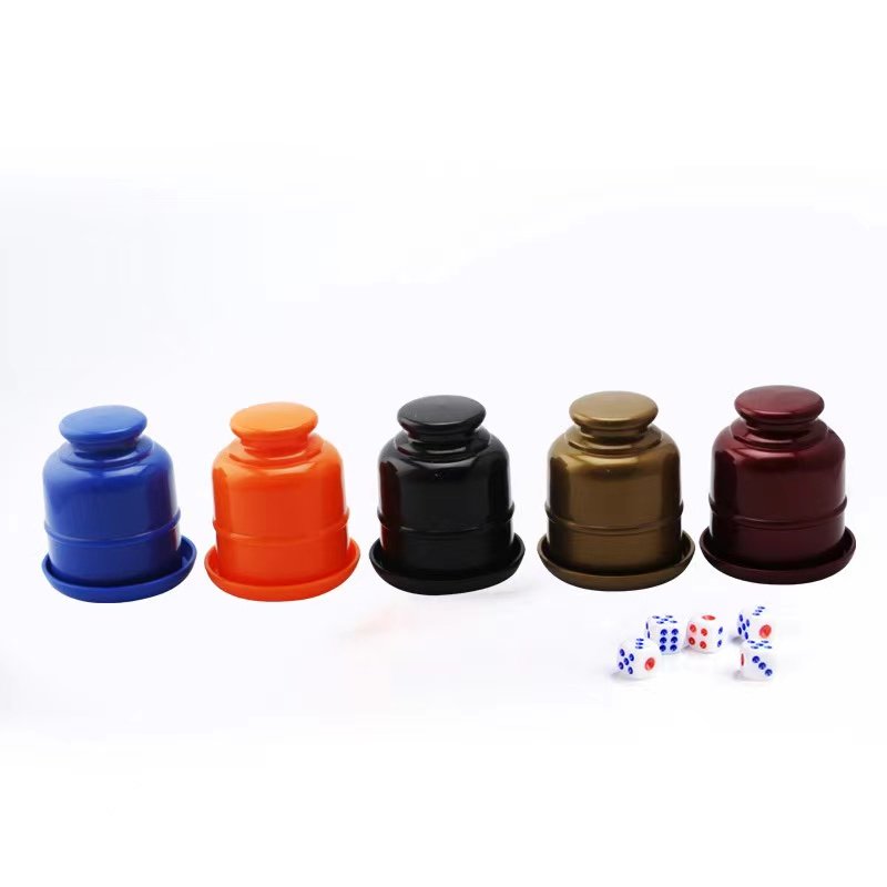 Customized Logo PP Material Manual Dice Cup With 5 Dice Set For Entertainment Pub Game