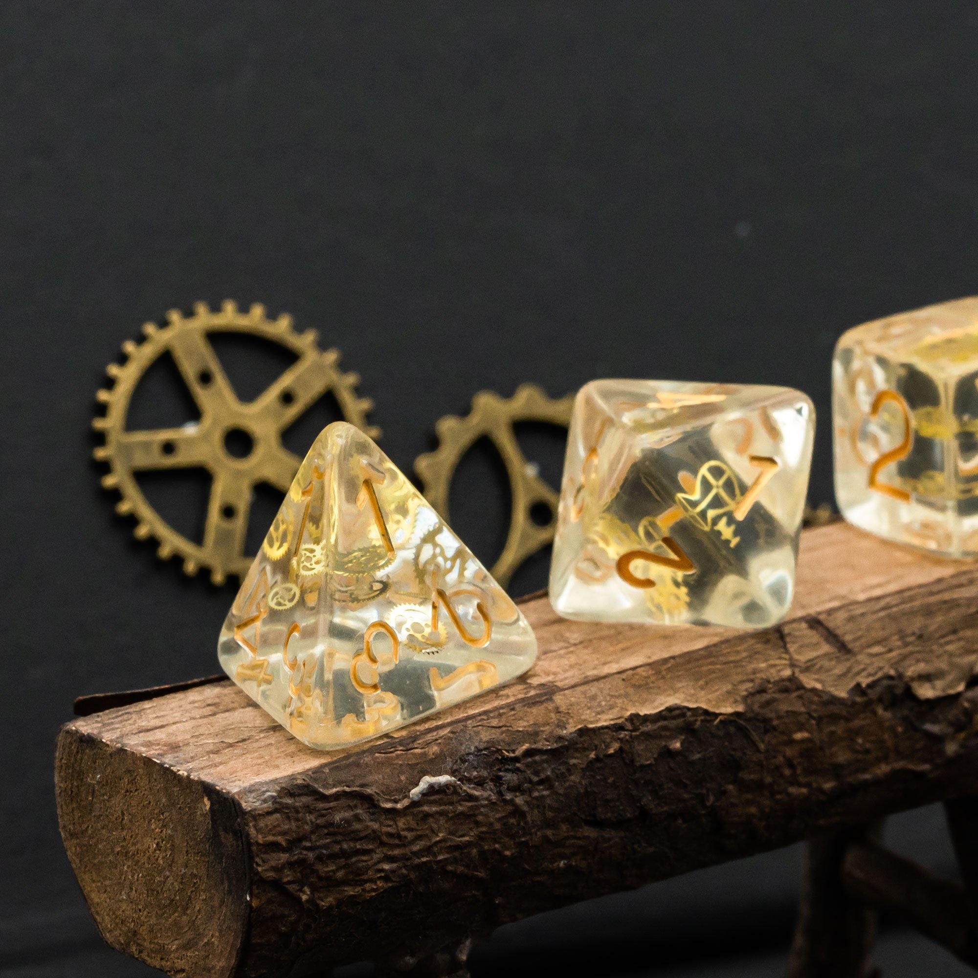 Udixi RPG custom logo Dungeons and Dragons Resin Dice Set with Golden Gearwheel