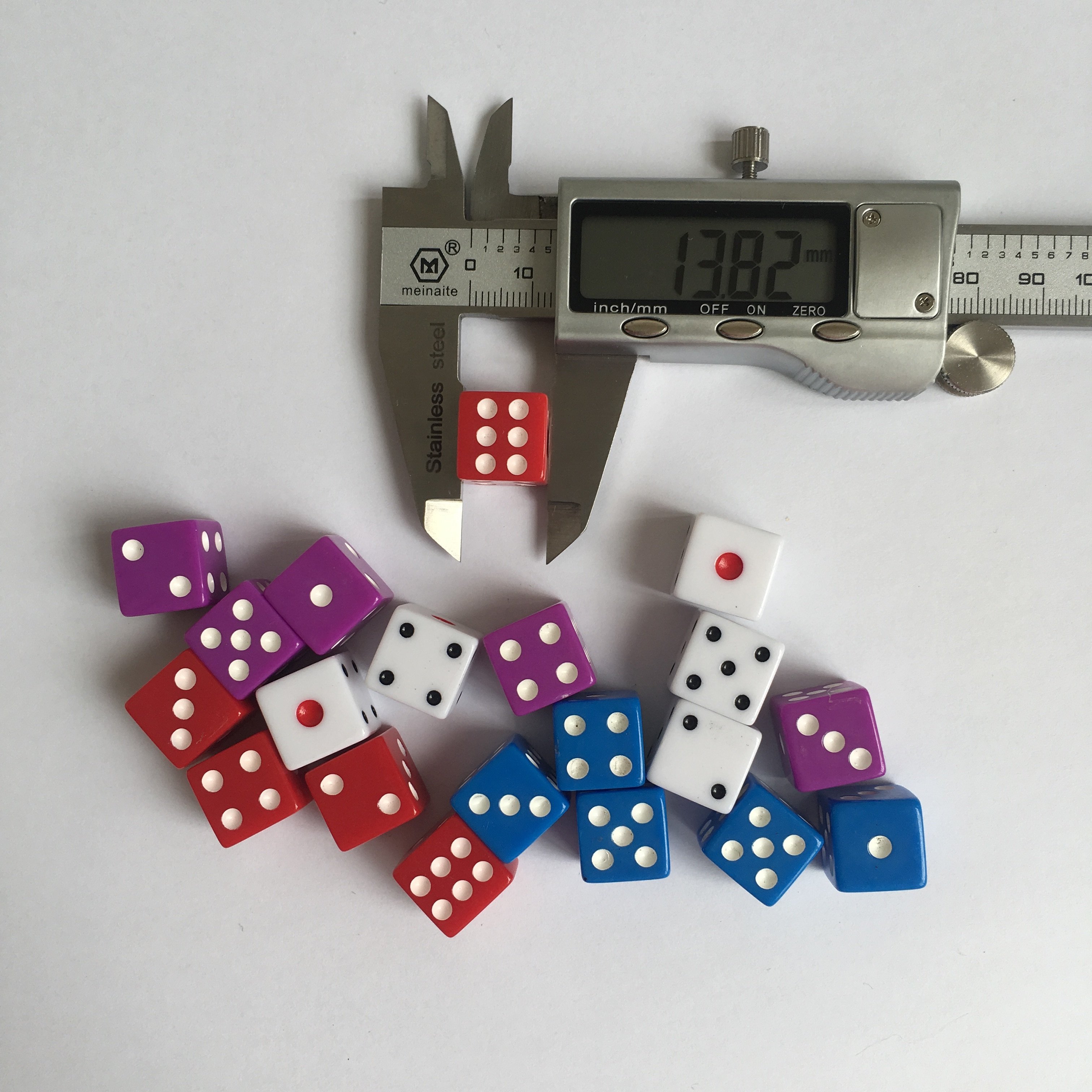 14mm Round Corner and Squared Corner Colored Dots Plastic dice for Casino and Board Game