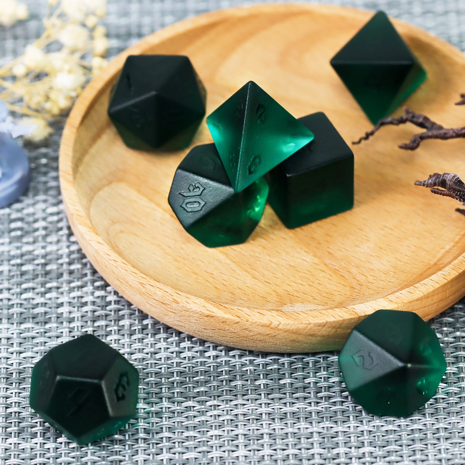 Factory Wholesale Custom Logo Dark Green DND Polyhdron D&D Matte Crystal Dice Set For Dungeons and Dragons RPG