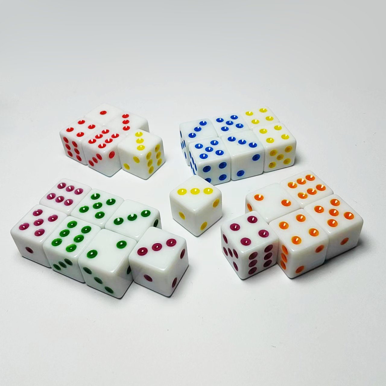 High Performance Customized Colourful Pattern Customization Resin Acrylic Accessories Yard Point Casino Dice With Play