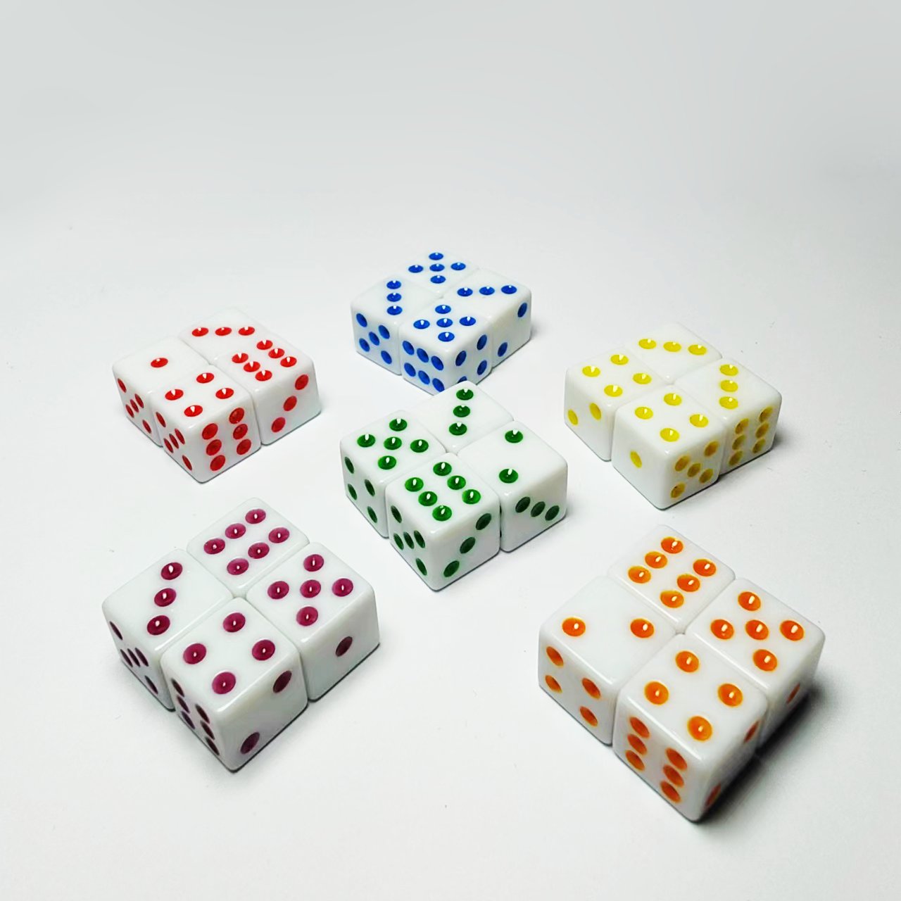 High Performance Customized Colourful Pattern Customization Resin Acrylic Accessories Yard Point Casino Dice With Play