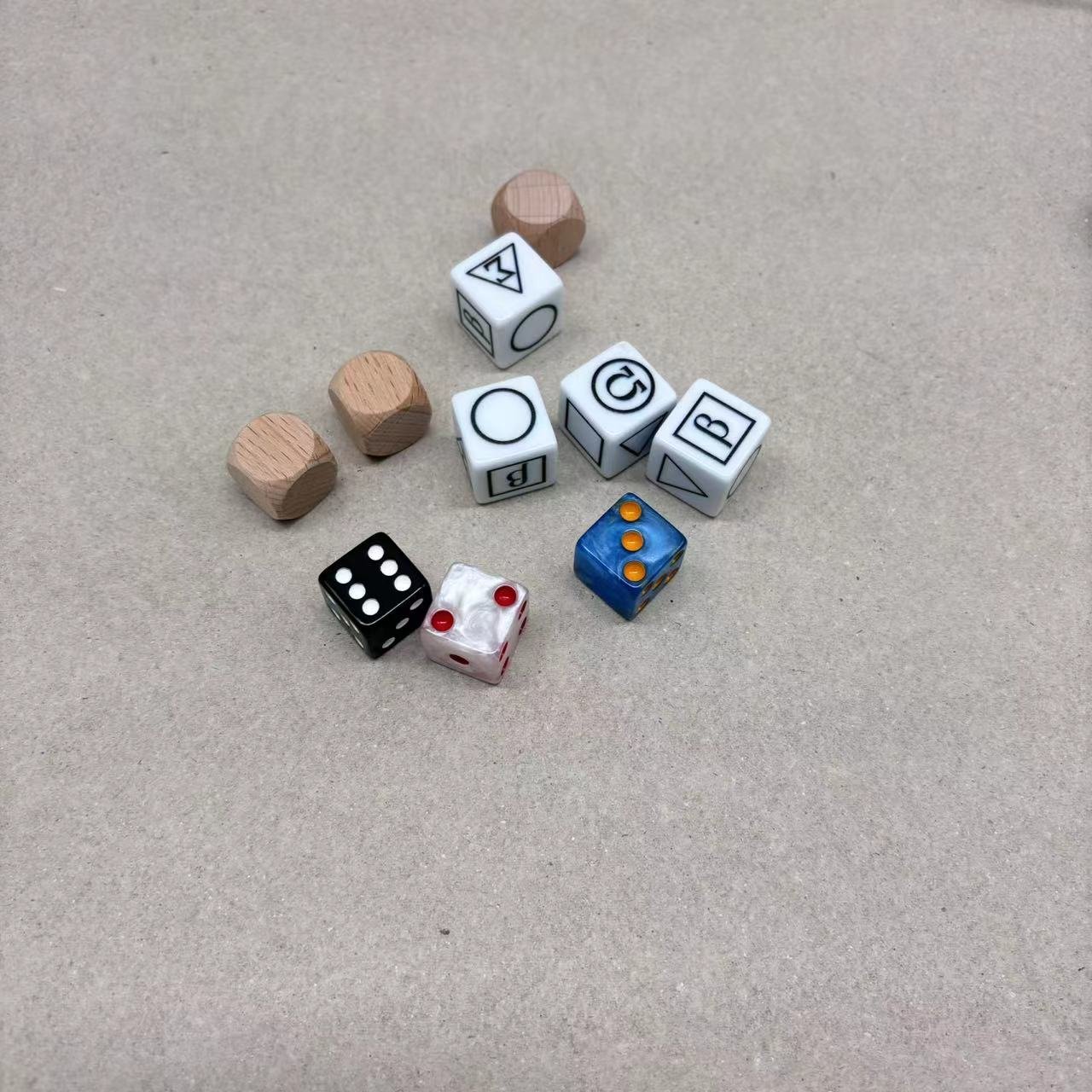 2025 wholesale Udixi dnd Bulk Polyhedral custom Dice D4-D20 Random Mixed Styles Resin Dice dungeon and dragon