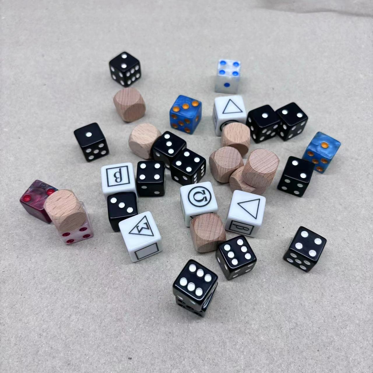2025 wholesale Udixi dnd Bulk Polyhedral custom Dice D4-D20 Random Mixed Styles Resin Dice dungeon and dragon