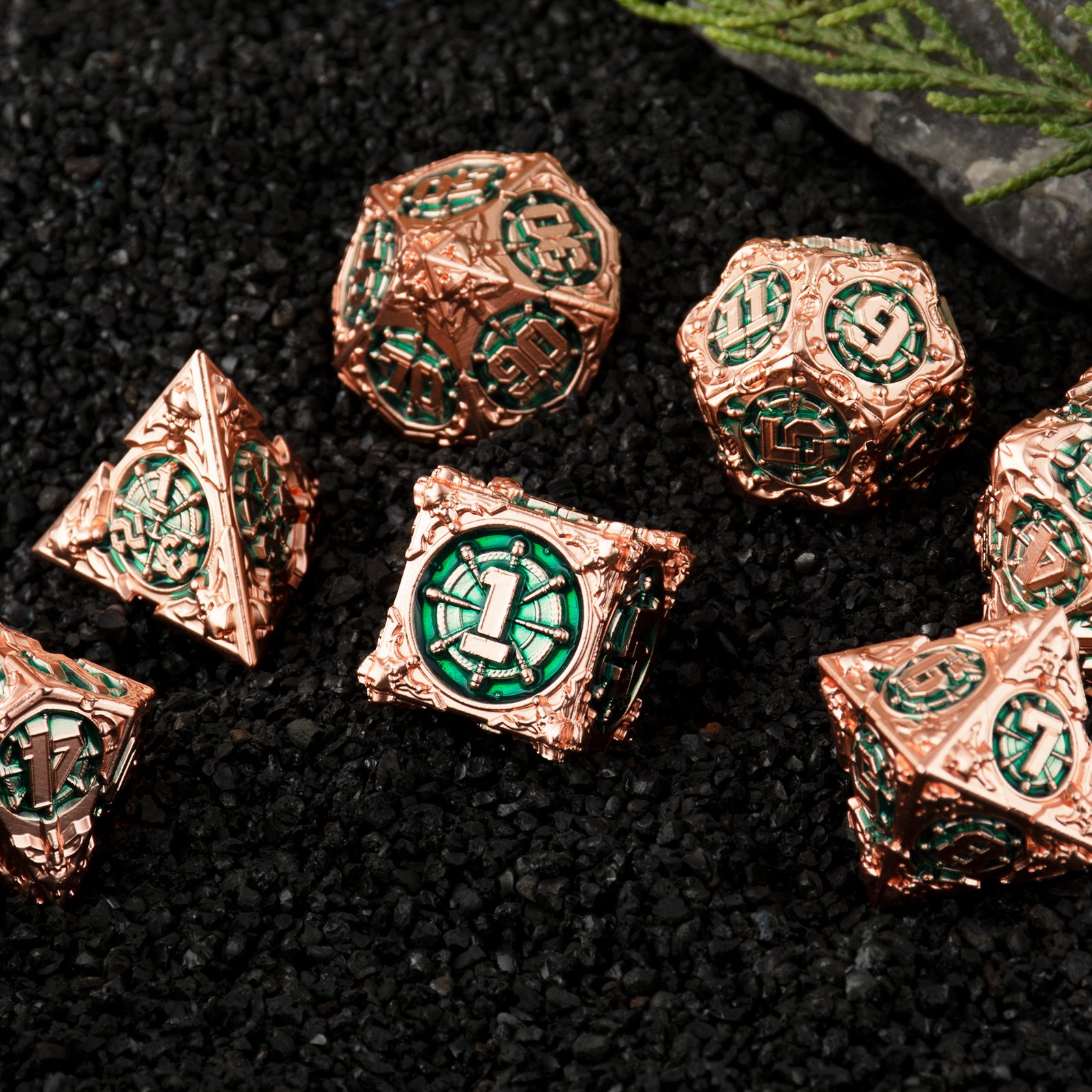 Dragon and Dungeon RPG Game 7-Piece Polyhedral Metal DND Dice Set Solid Metal Dice Manufacturer Wholesale