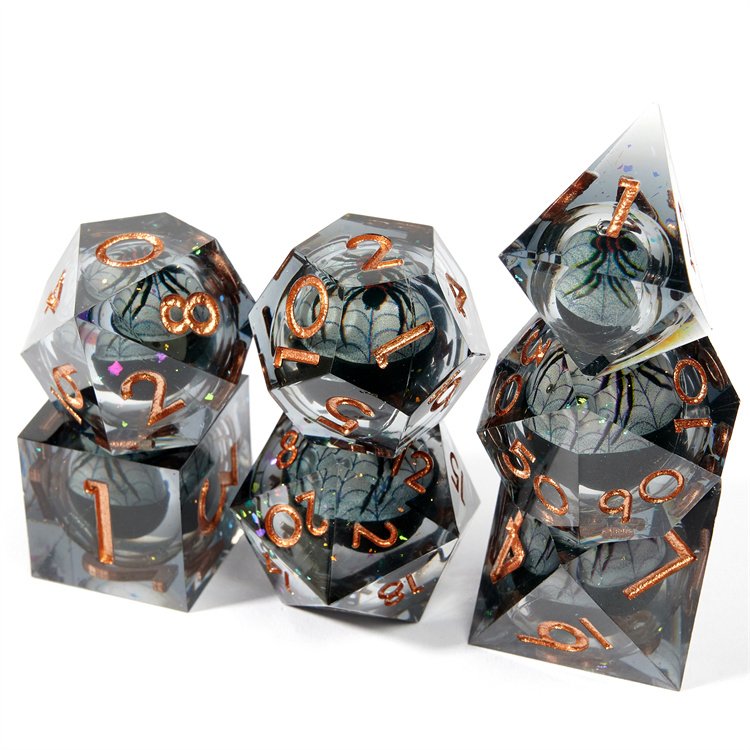 The game dice set includes rolling spider balls, Dnd polyhedral liquid core resin dice