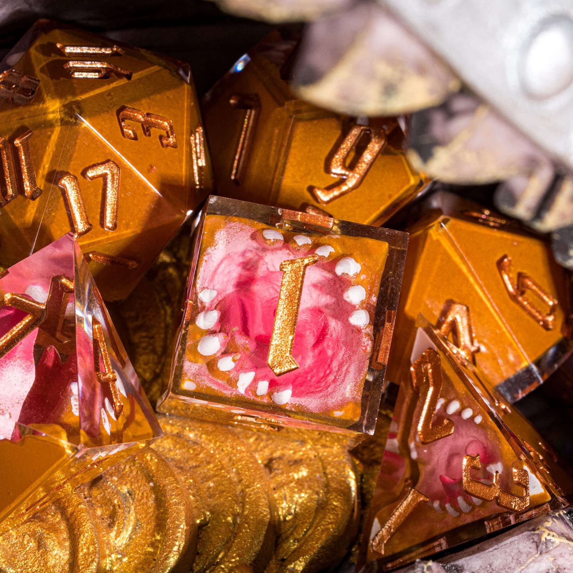 Udixi Polyhedral Custom Logo RPG dungeons and dragons resin sharp edge Handmade MIMIC Dice set