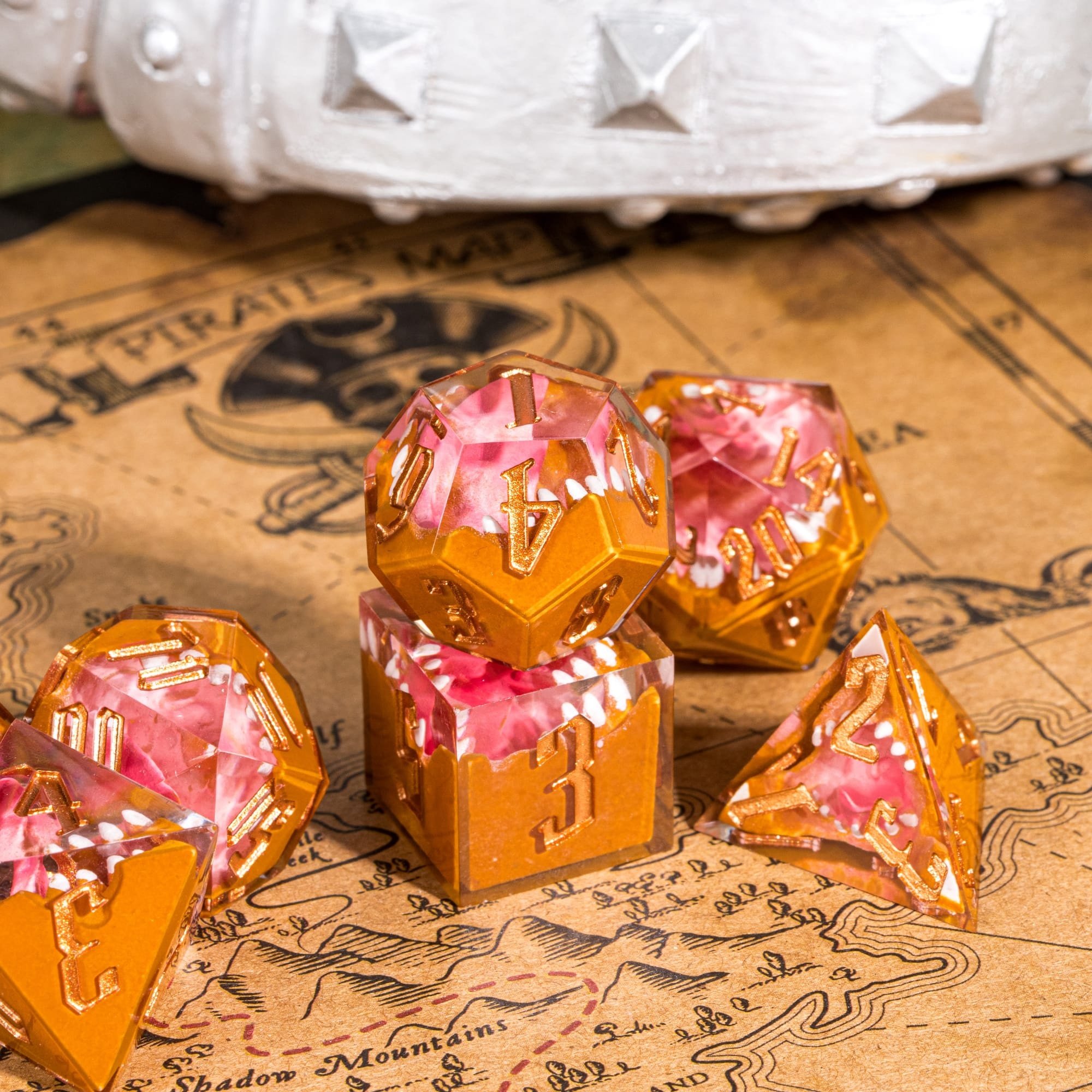 Udixi Polyhedral Custom Logo RPG dungeons and dragons resin sharp edge Handmade MIMIC Dice set