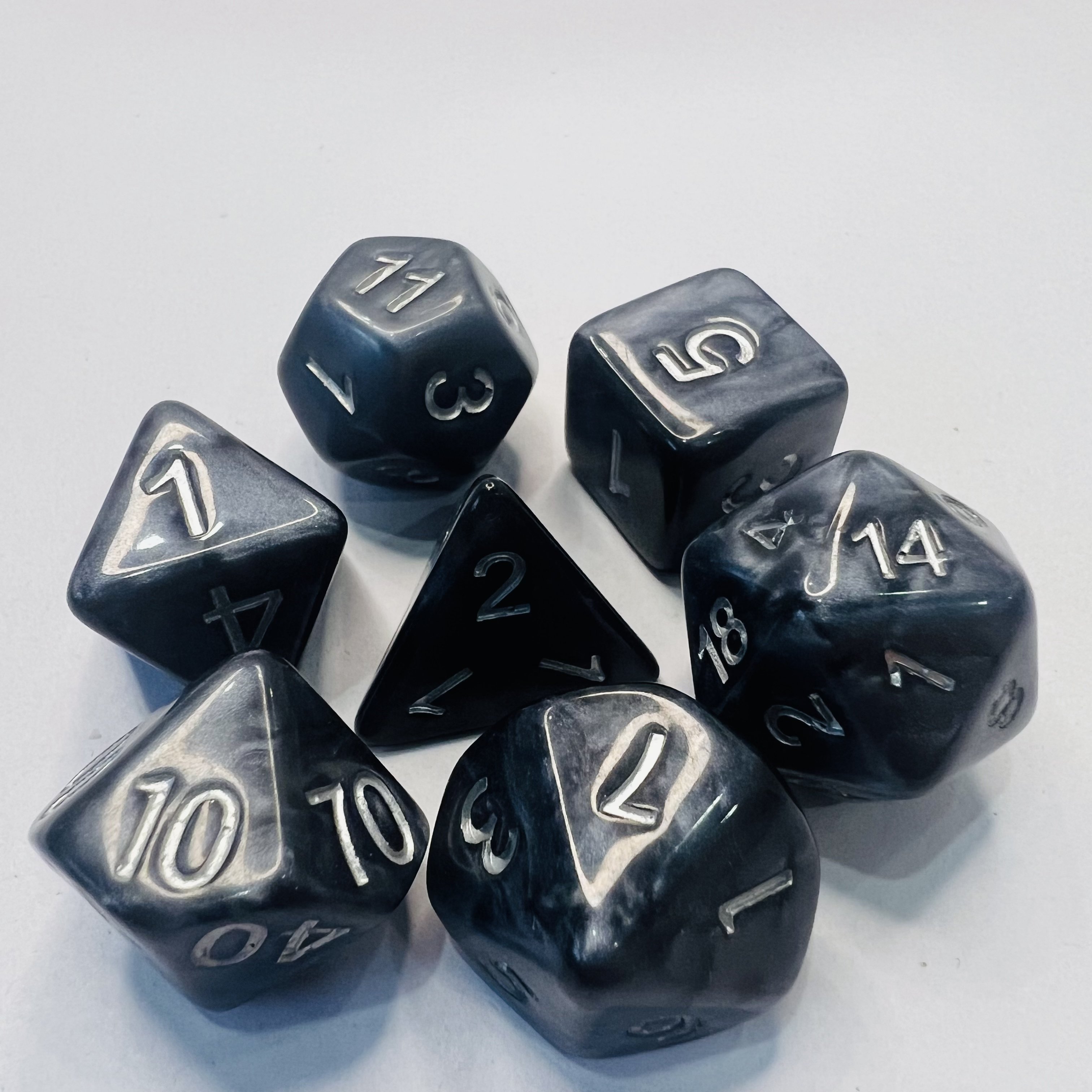 Handmade Full Set Of Personalized Polyhedral Resin Dice Soft Edge Smoke D&D Dnd Rpg Dice Set With Custom Logo For Games