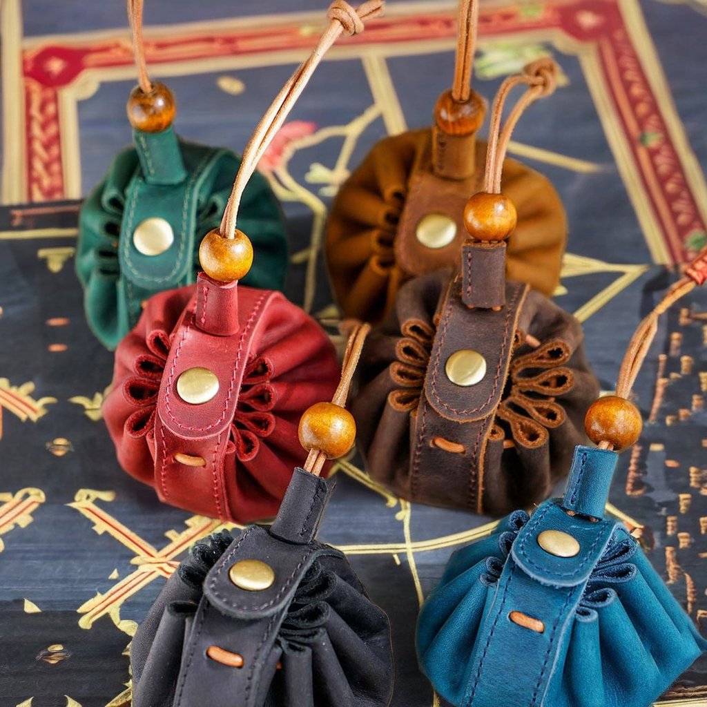 Cowhide Leather D20 Dice Storage Pocket Bag Quick Ship Engraved Retro Table Gaming Bag with Lock for D&D Board Games