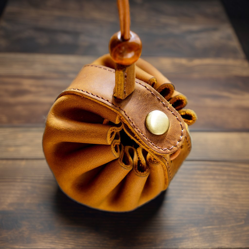 Cowhide Leather D20 Dice Storage Pocket Bag Quick Ship Engraved Retro Table Gaming Bag with Lock for D&D Board Games