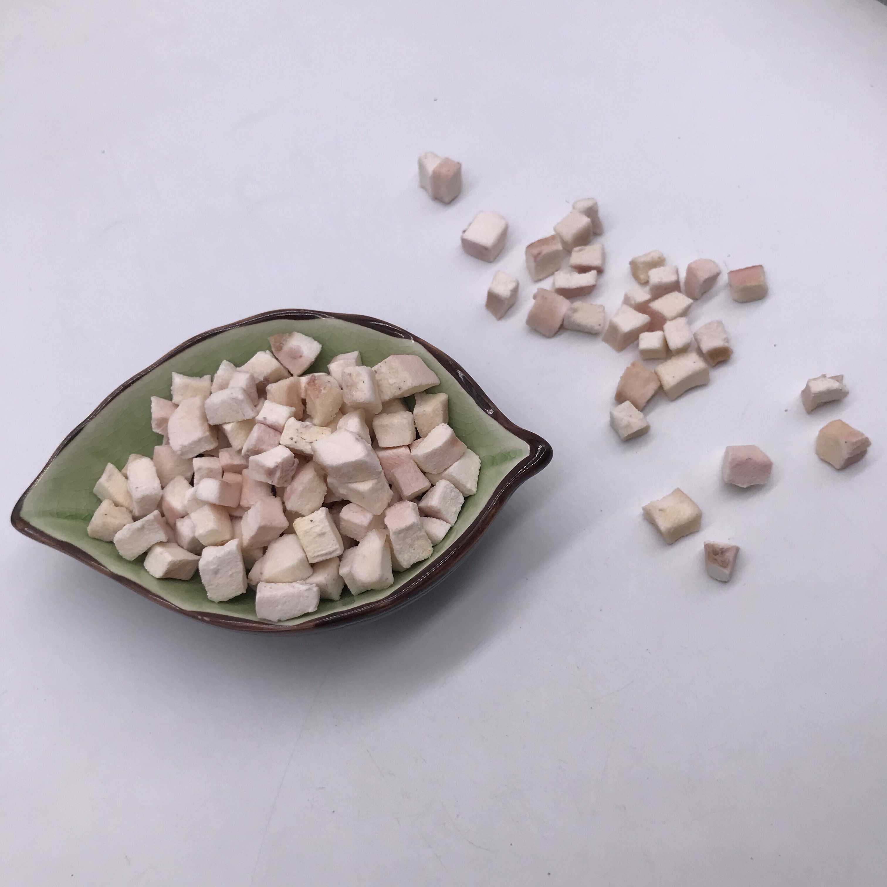 FDM01 Wholesale Cheap Price 5-10mm Freeze-Dried Diced Squid Snack Seafood Products Frozen Dried Diced Squid