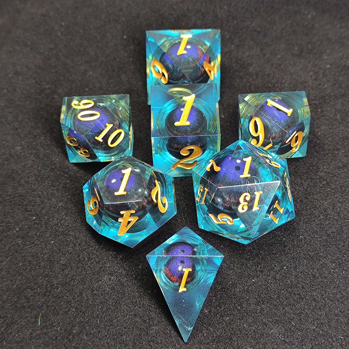 Wholesale 7pc Polyhedron Liquid Core Longan Resin Rpg Dungeons Dragons Board Game Dice Set Customizable Identifiable Dnd Dice