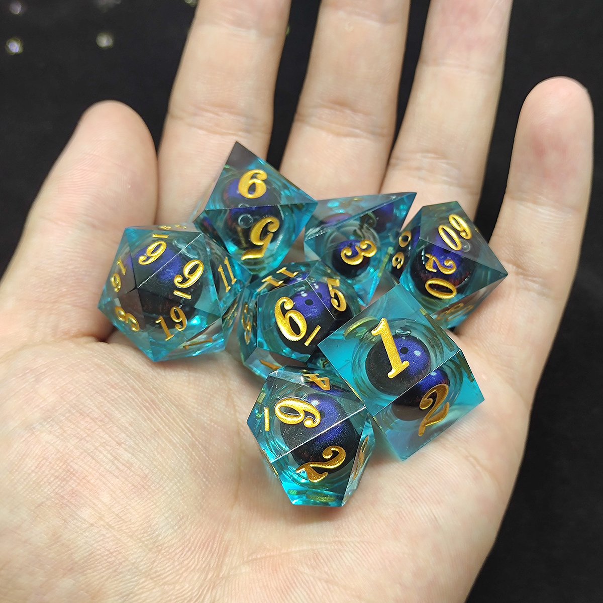 Wholesale 7pc Polyhedron Liquid Core Longan Resin Rpg Dungeons Dragons Board Game Dice Set Customizable Identifiable Dnd Dice