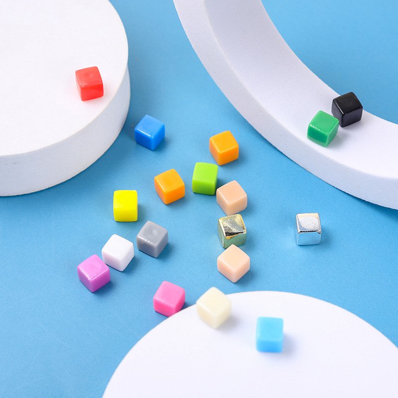 Wholesale 6 sided red green blank indented dice 8mm with straight corner d6 dice cube for teaching game