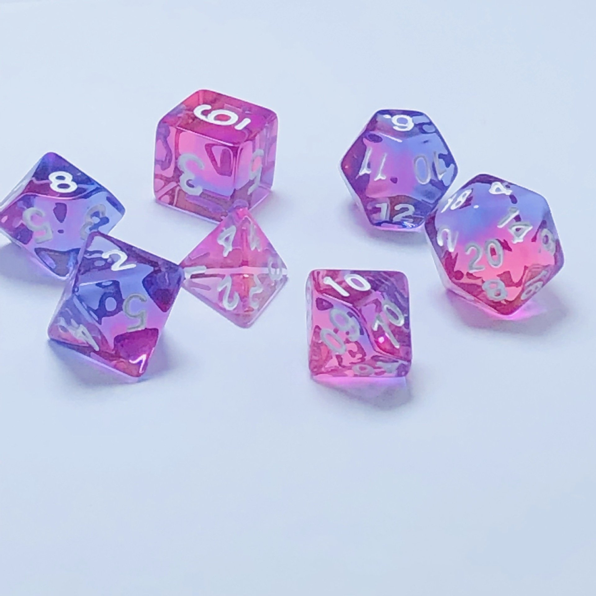 High Quality Custom Sharp-Edged D20 Quicksand Swirling Dice Resin Liquid Core Acrylic Plastic Polyhedral RPG DnD Game Face
