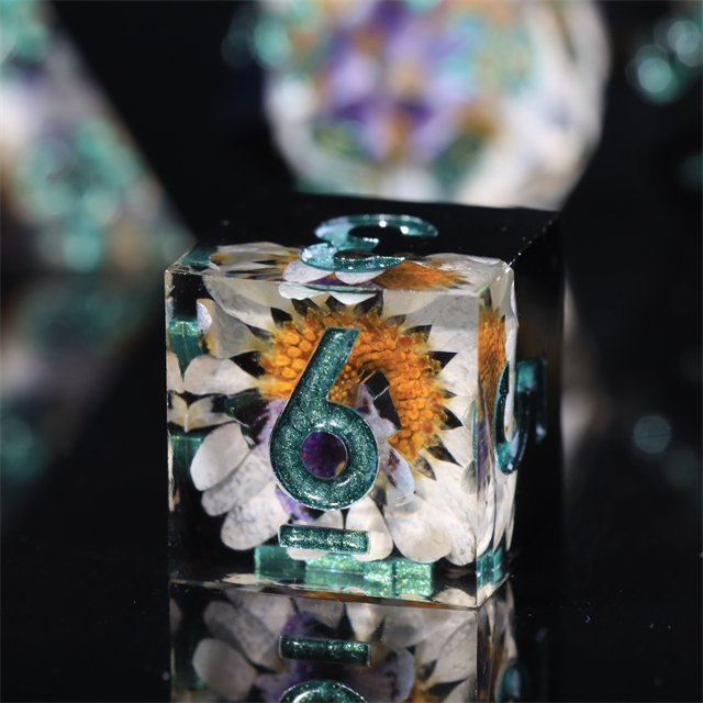 Mini Planet Dragon and Dungeon Custom dnd dice Wholesale Resin Polyhedral 7pcs sharp Edges Dice RPG board role-playing game Dice