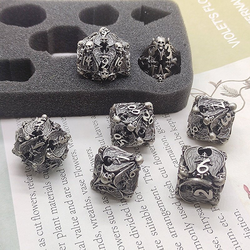New metal hollowed-out dice DND board game COC TRPG multi-sided digital dice