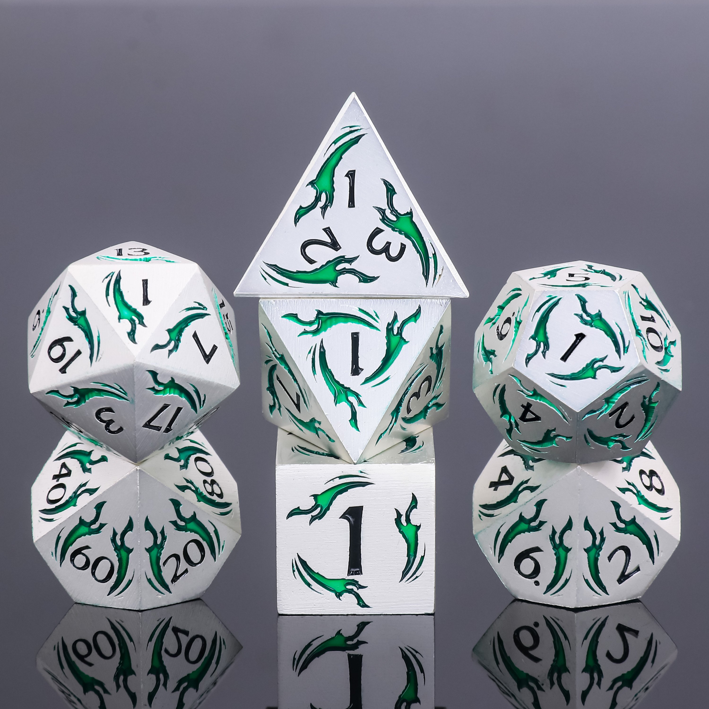 Customizable 16mm Polyhedron DND RPG Dungeons & Dragons Metal Dice Set Soft Hand Feeling Custom Logo