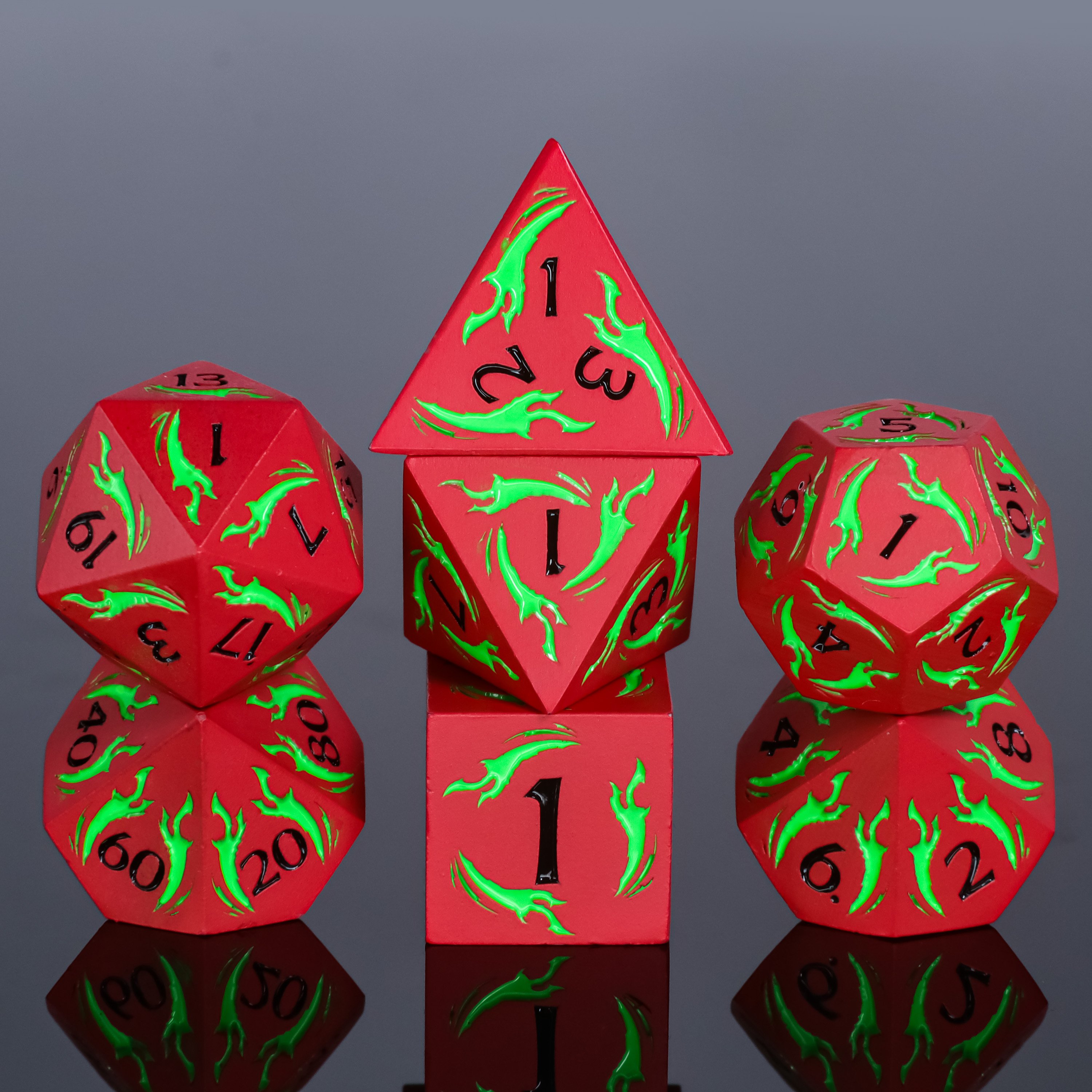 Customizable 16mm Polyhedron DND RPG Dungeons & Dragons Metal Dice Set Soft Hand Feeling Custom Logo