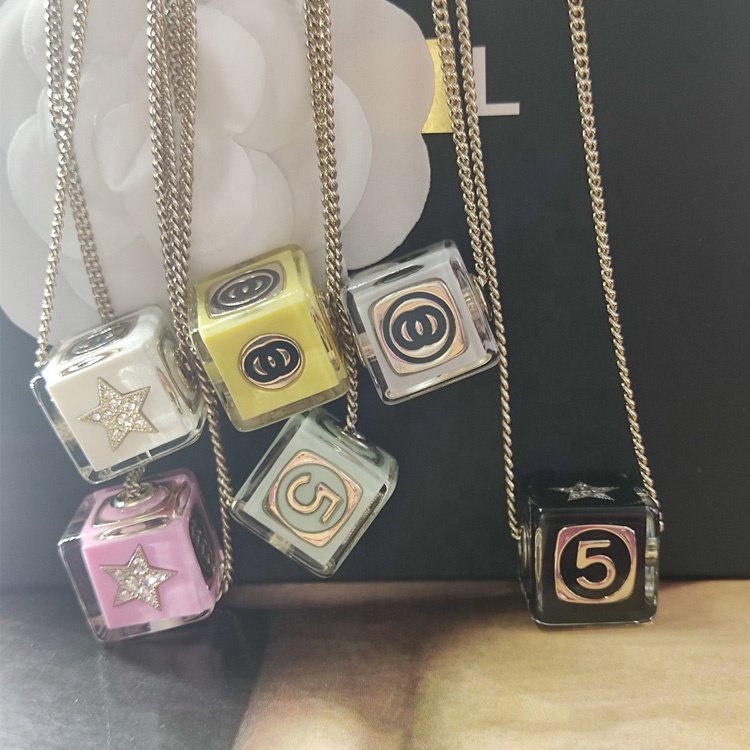 Luxury Famous Brand New Arrival Star Alphabet Number Colorful Sugar Cube Acrylic Dice Necklace