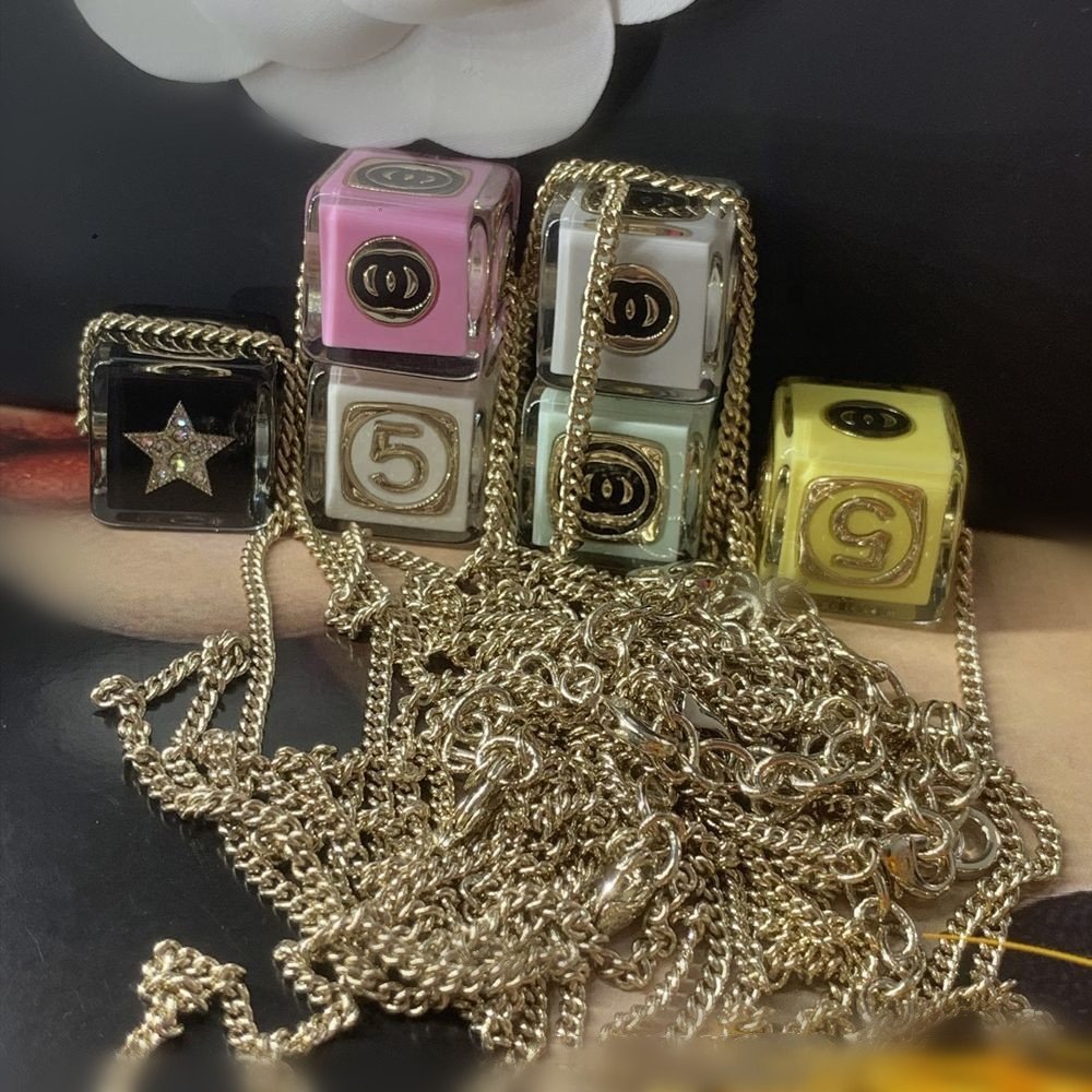 Luxury Famous Brand New Arrival Star Alphabet Number Colorful Sugar Cube Acrylic Dice Necklace