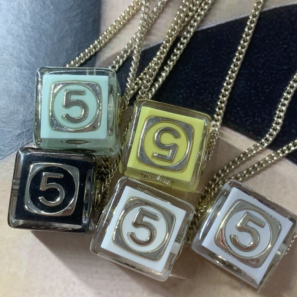 Luxury Famous Brand New Arrival Star Alphabet Number Colorful Sugar Cube Acrylic Dice Necklace