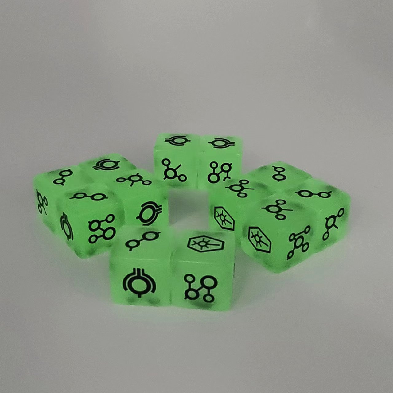 Manufacturer Direct Sales Logo Game Custom Luminous Game Bulk Printed Dices D6 16mm Plastic Resin Acrylic Dice