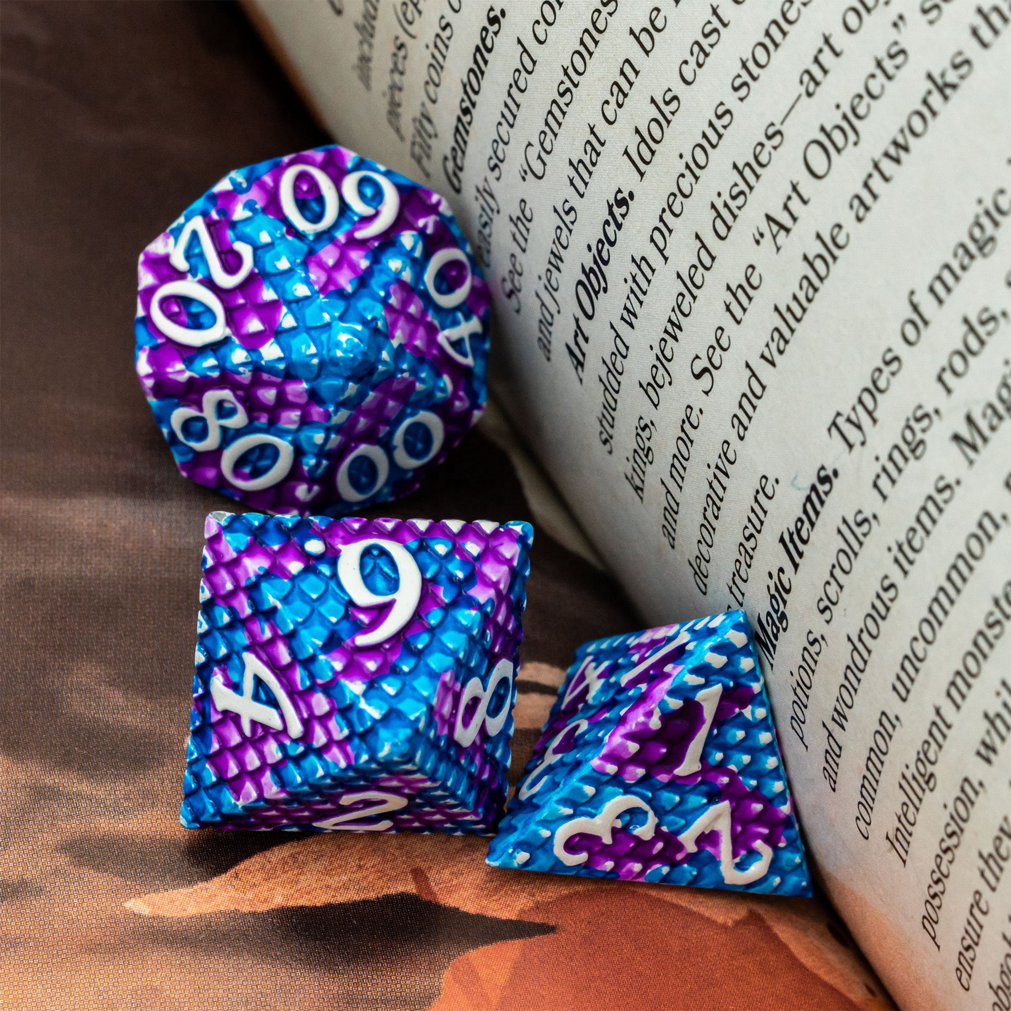 Udixi Polyhedral RPG Metal dungeons and dragons Custom logo Dice Set Dragon Scale White&Purple