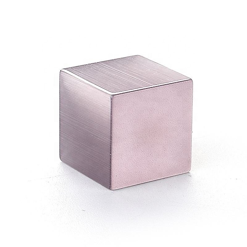 Custom Engraved Dice 16mm 20mm Cats Eye Dice D4 D6 D8 D10 D12 D20 Light Grey-purple Blank Dice For Dungeons And Dragons DND RPG