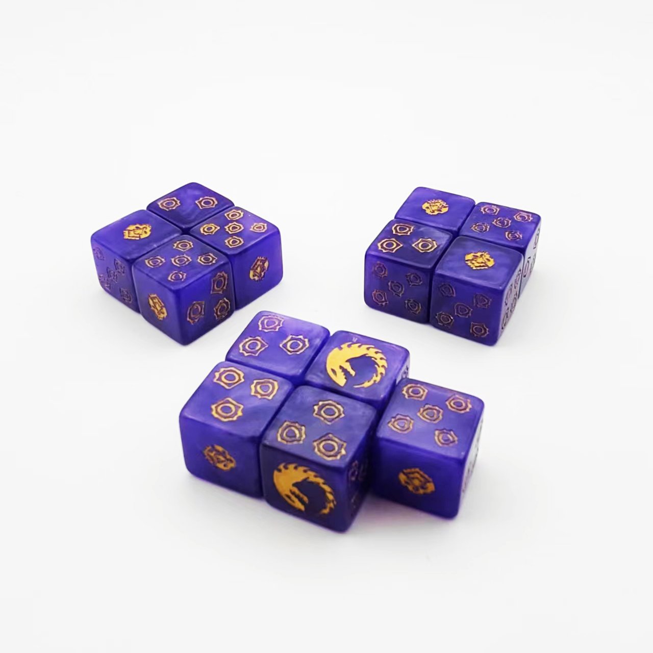 Customized Logo Personalized Unique Colored Dice D6 Polyhedral Gold And Black Table Games Acrylic Resin Dice Casino Dice Set