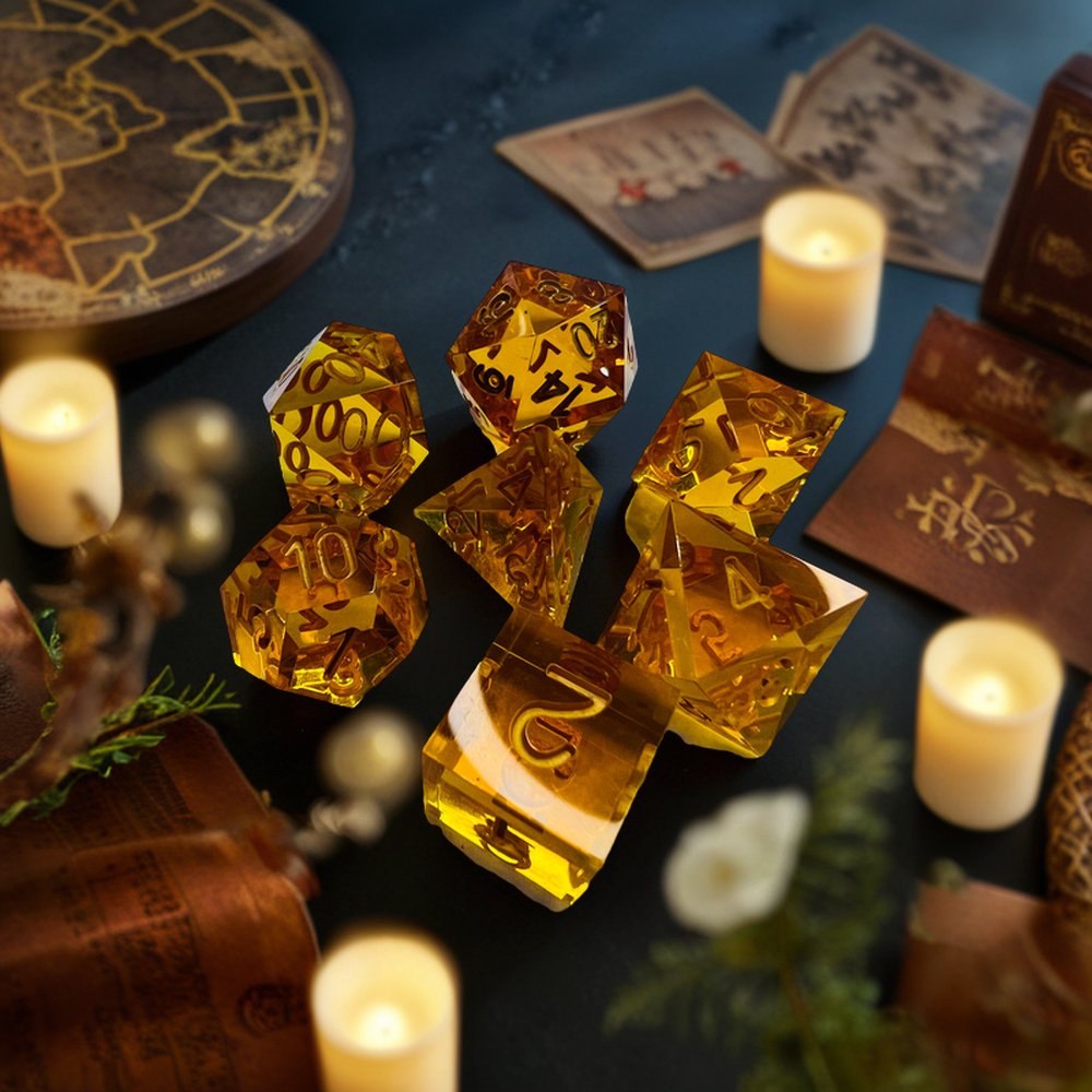 16Mm Yellow Transparent D&D Dice 7-Piece Cubes Smooth Surface RPG Table Games Resin Plastic Dice Product