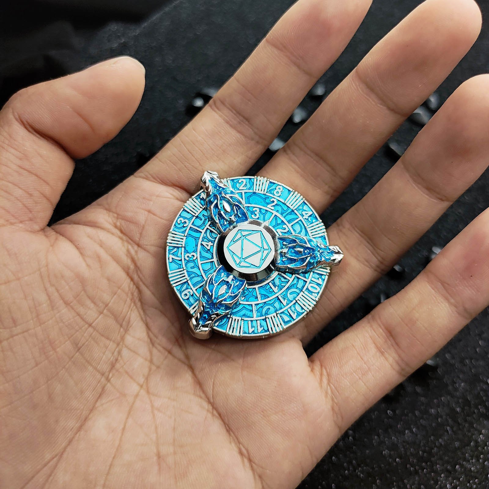 Unique Mechanical Roulette Rotate Fingertip Gyro Metal Dice with Paper Box