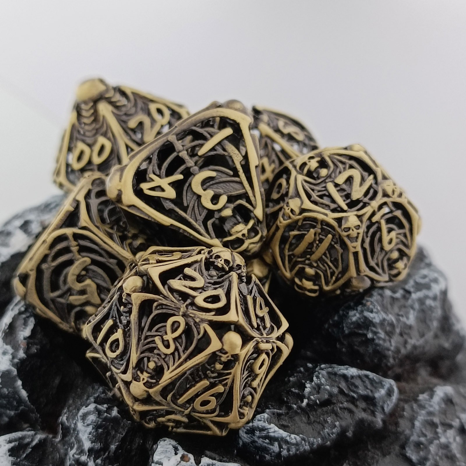 Mini Planet Metal DND Dice Set for Dungeons and Dragons Tavern Play d&d Metal Custom polyhedral RPG Christmas&Halloween Gift set