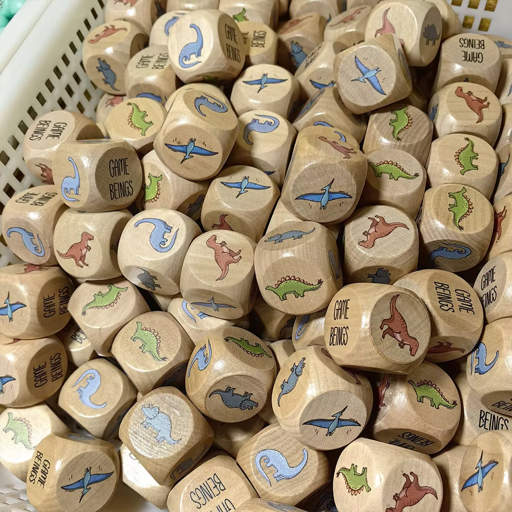 High Quality Manufacturers Wood Natural Hexahedral Cube Polyhedral Bulk Table Design Games Environmental Wooden Game Dice Set