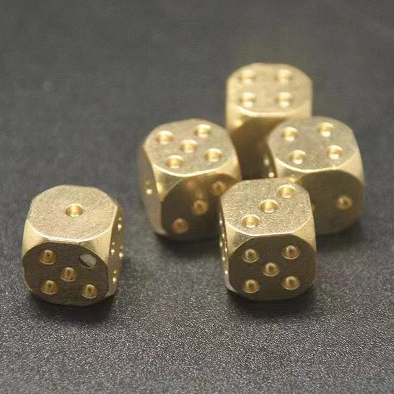 Manufacturers Custom Wholesale 6 Sides Metal Cube Game Dice Hand Polished Creative Gift D6 Brass Metal Solid Dice