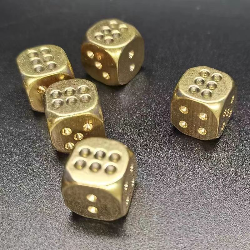 Manufacturers Custom Wholesale 6 Sides Metal Cube Game Dice Hand Polished Creative Gift D6 Brass Metal Solid Dice