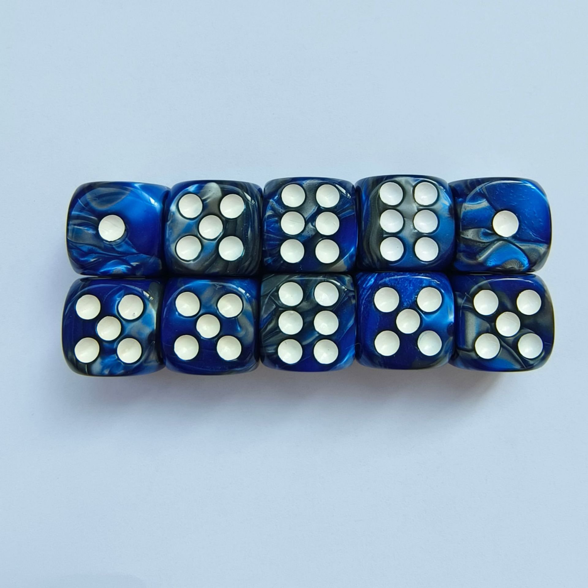 Multiple size Resin Color Dice Transparent Black And White Dice Set D6 Acrylic Plastic Custom Logo