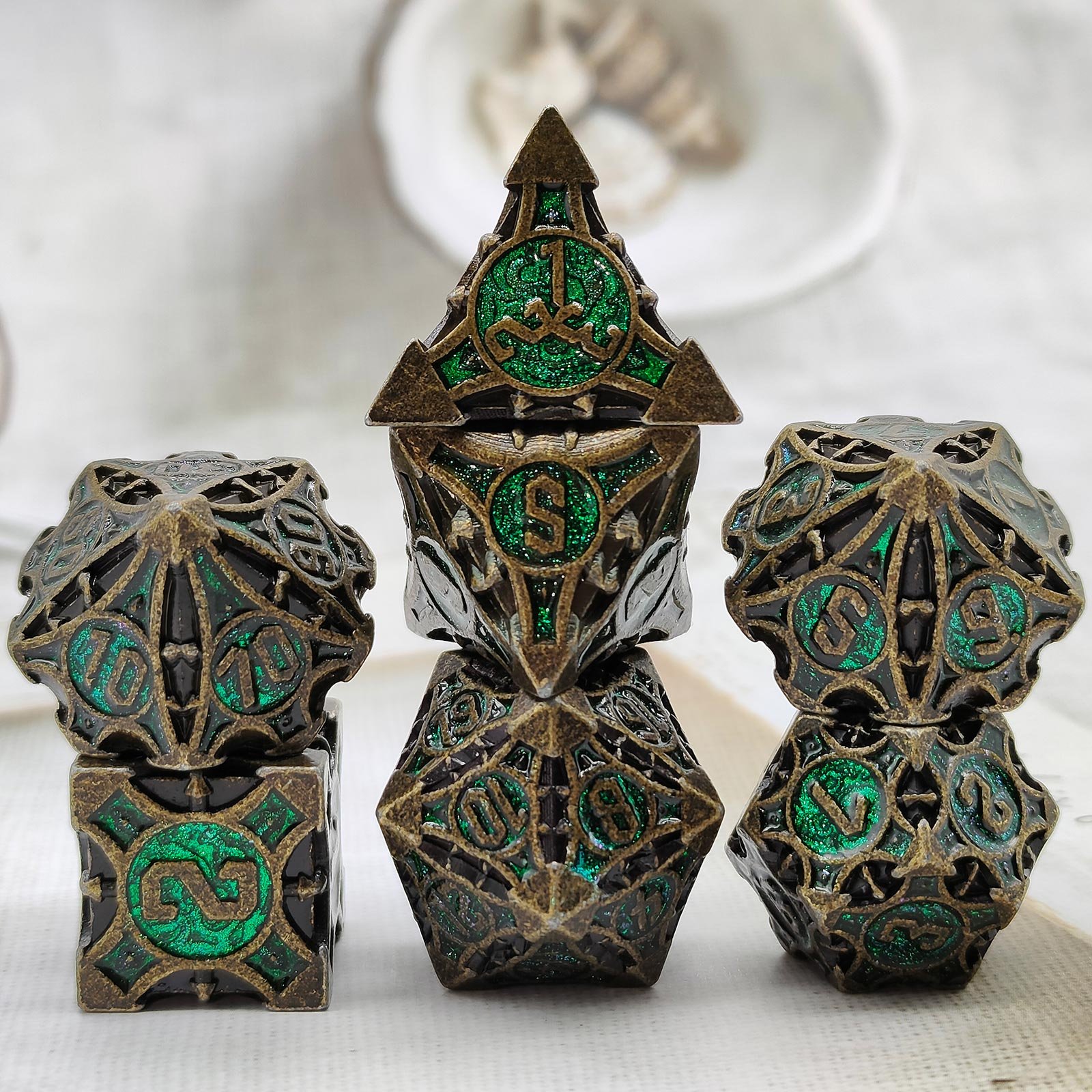 Custom polyhedral zinc alloy casino dice Dungeons & Dragons game tips dice sets ancient D&D metal dice sets wholesale