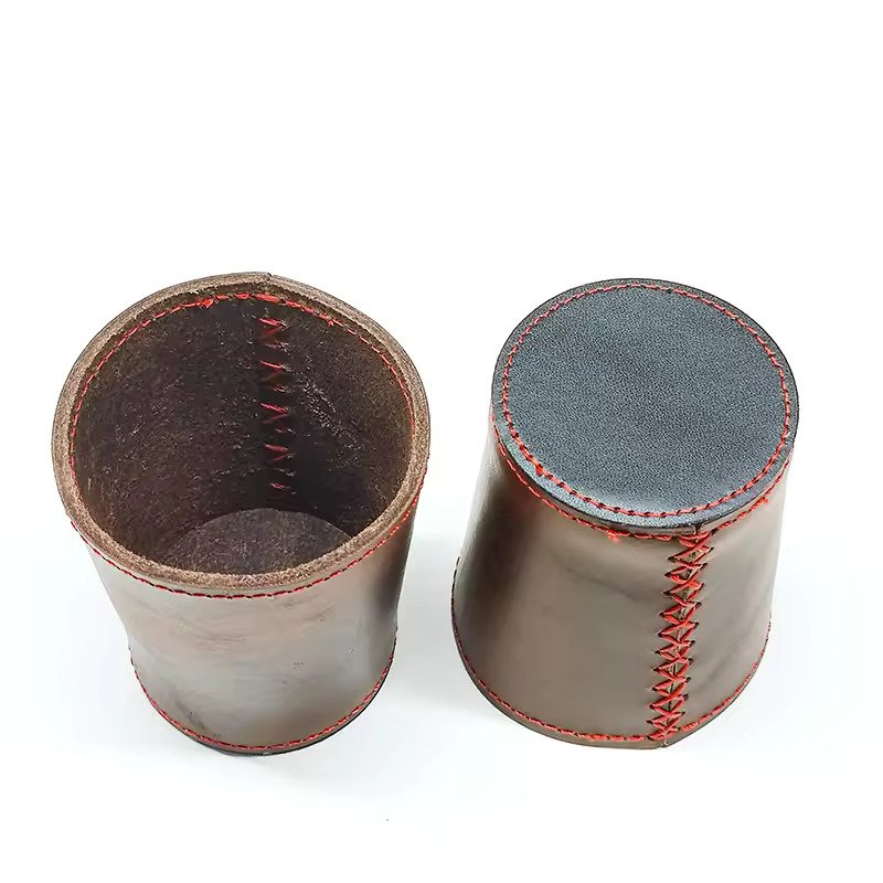 Factory Wholesale Dice Cup Customized Logo Leather Shaker Cup with Poker Dices Plastic Custom Leather Dice Cup Set