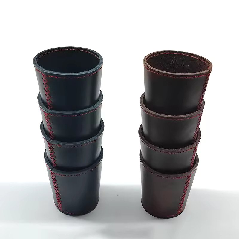 Factory Wholesale Dice Cup Customized Logo Leather Shaker Cup with Poker Dices Plastic Custom Leather Dice Cup Set