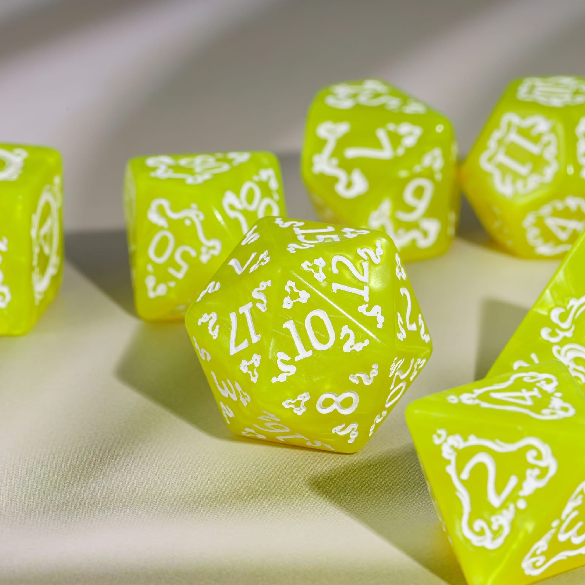 Udixi Plastic Polyhedral custom logo rpg dungeons and dragons Acrylic colored pattern dice game set